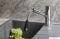 SAPHO - TUKA - Álló mosogató csaptelep - Kihúzható zuhanyfej, egykaros - Krómozott-fekete