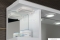 AQUALINE - KORIN - Fürdőszobai fali tükör LED világítással (felül) - 4 db fehér polccal, dugaljjal - 60x70cm (KO377)