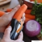 MONKEY BUSINESS - KAROTO - Zöldséghegyező és hámozó, rozsdamentes acél pengével - Fekete műanyag